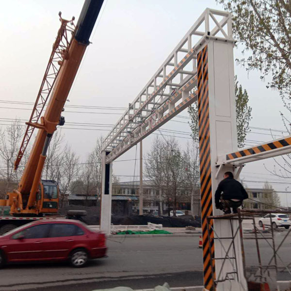 公路限高架安裝現場 公路限高架安裝現場