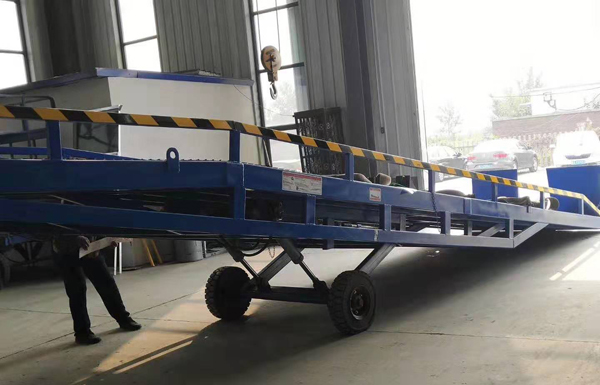 移動式液壓登車橋 移動式液壓登車橋