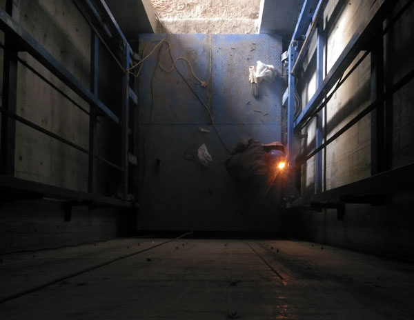 液壓升降平臺安裝中 液壓升降平臺安裝中